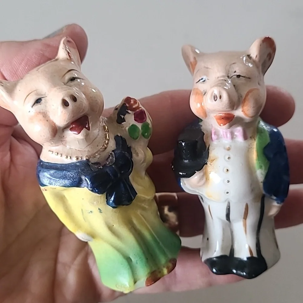 Vintage pig salt and pepper shakers